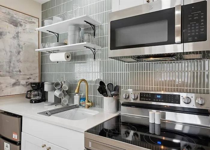 Charming & Stylish Apartment *